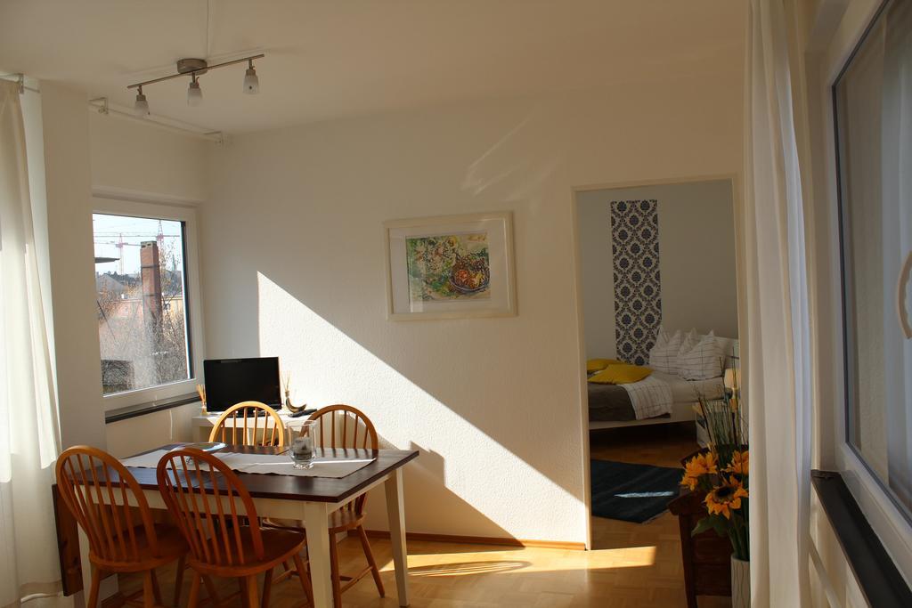 B&B My Place Mit Fruehstueckspaket - With Breakfastbox Frankfurt am Main Room photo